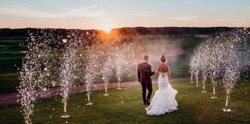 Дорожка из фонтанов на свадьбу