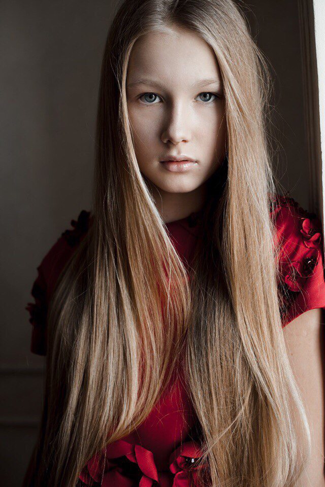 Алиса Сырцева - аккредитованная модель для участия в подиумных показах на Междунродной Детской Неделе моды