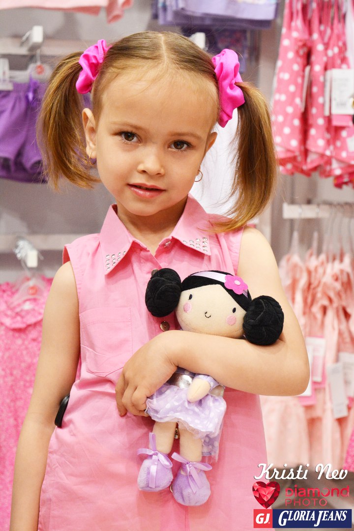 Виолетта Калашникова - аккредитованная модель Международной детской недели моды